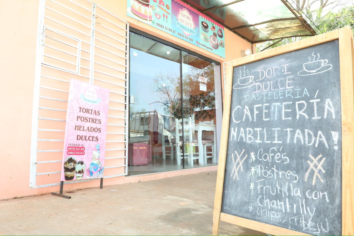 CAHParaguay's tweet photo. El futuro del Paraguay está en manos de los jóvenes✨

A sus 24 años, Flor Romero pasó de hacer pasteles decorados a tener su propia y coqueta cafetería en J. A. Saldívar🍰

Con el apoyo del CAH, sigue creciendo e impulsando su emprendimiento🥪

#GobiernoDelParaguay #CAH https://t.co/bmihvCJmO4