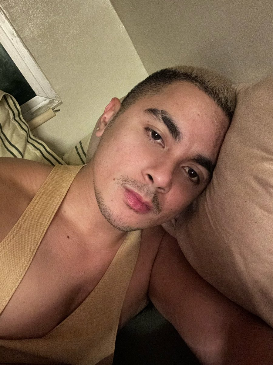 Exhausted, need lambing. 👉🏻👈🏻