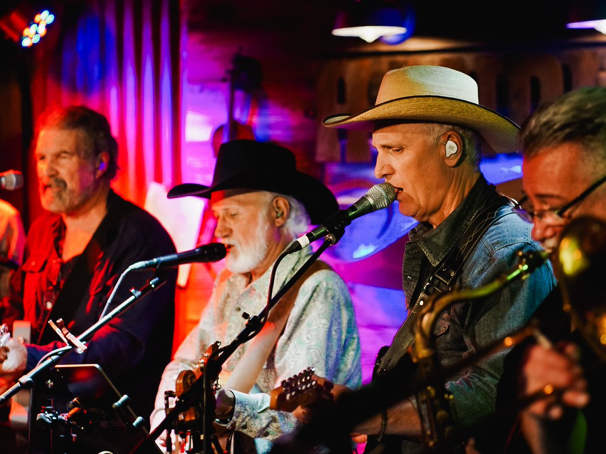 HandlebarJ's tweet photo. New weekend Live music time is 8:30-12:30am! #HandlebarJBBQ https://t.co/DYi0XUmhFn