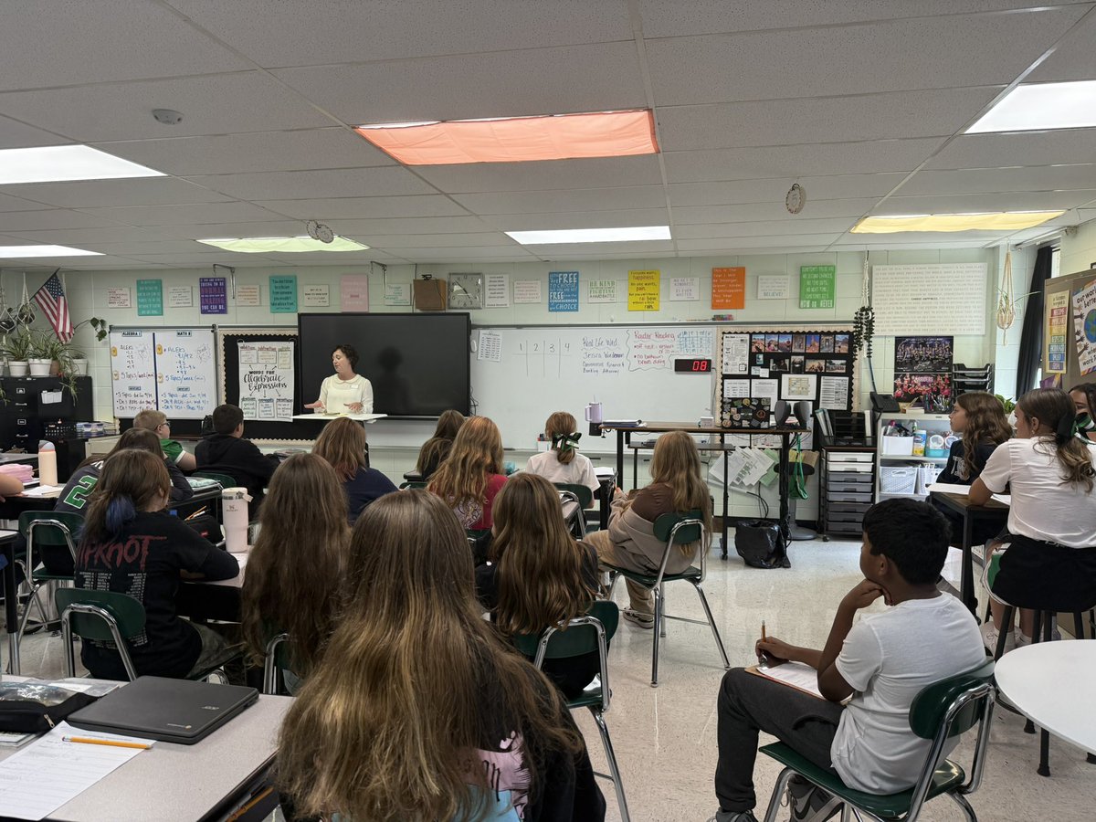 LCaseCMS's tweet photo. Thank you Jessica Wiedemann, a Commercial Finance & Banking Attorney, for speaking during #RealLifeWednesday today! @CMS_MrGordon @RaiderMiddle #onceaRaider https://t.co/rzb1kzvvgp