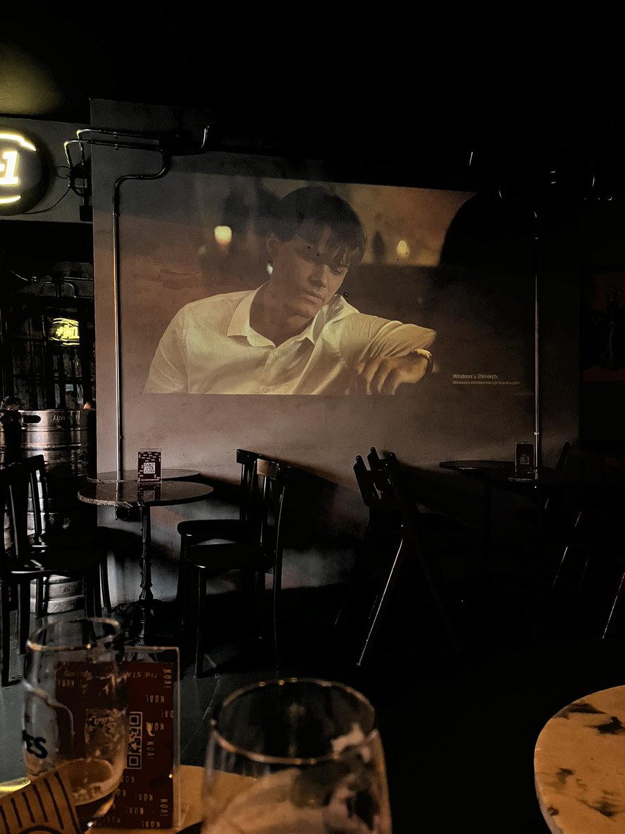 okuldan random kizlarla random bi barda the summer i turned pretty finali izleme isi✨✨✨