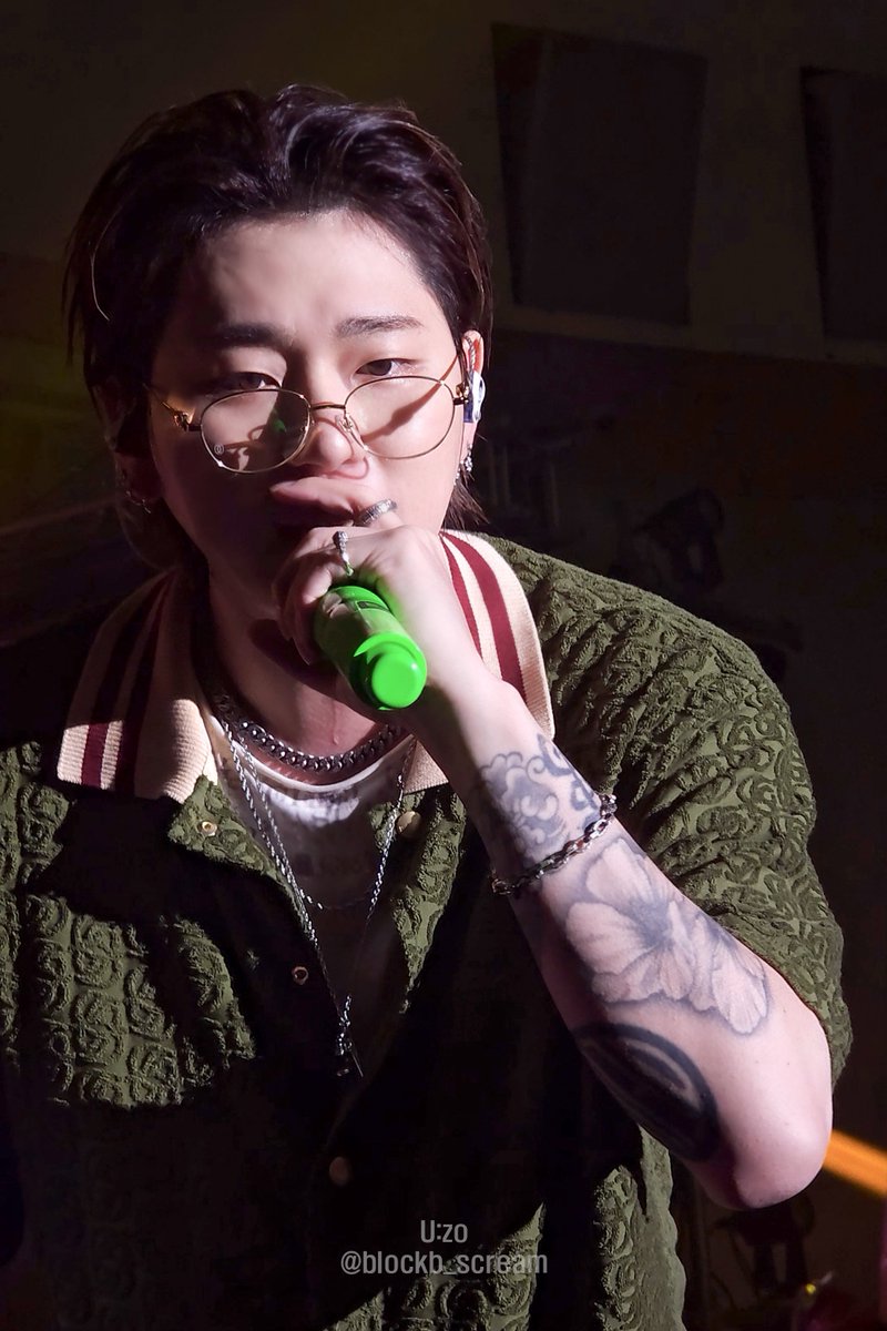 blockb_scream's tweet photo. 250912 제임슨

안경콤제발..
#지코 #zico @zico_koz https://t.co/4v2iLBVAcL