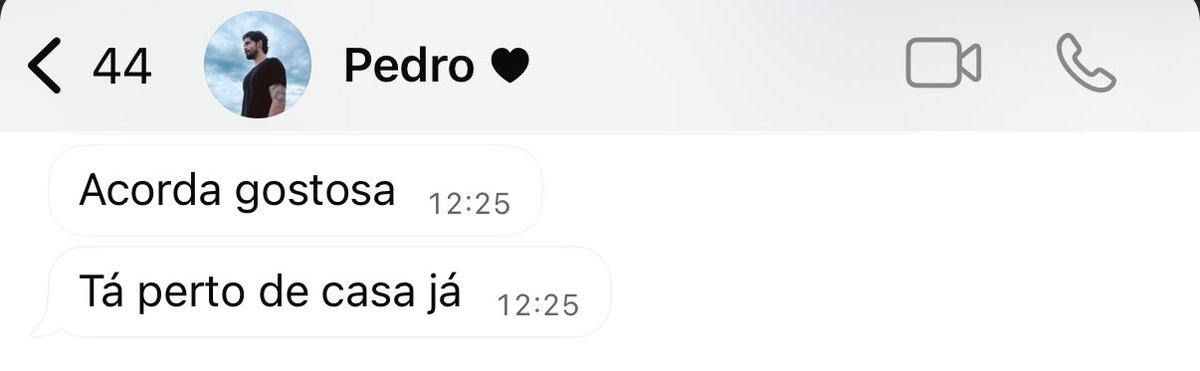 fefalipke's tweet image. meu namorado sabe que eu durmo no ônibus na volta da faculdade e enviou essa mensagem quando percebeu que eu não estava respondendo