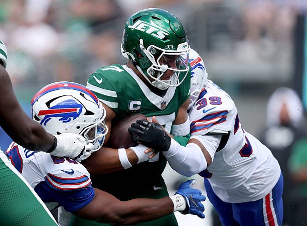 AdamSchefter's tweet photo. Jets QB Justin Fields has been ruled out of Sunday’s game vs. Tampa Bay due to his concussion. Tyrod Taylor will start. https://t.co/fesTL9kdSb