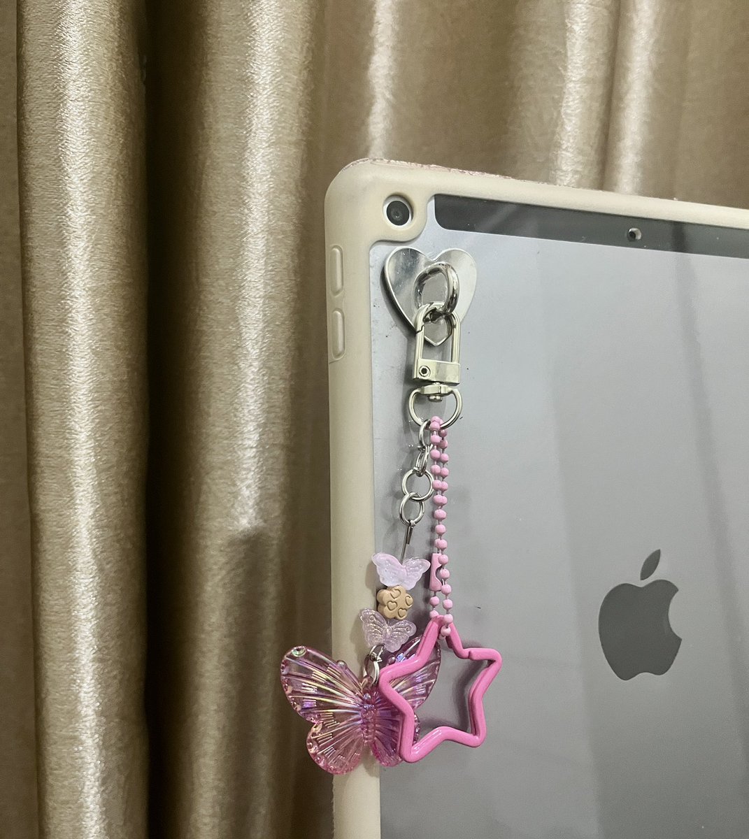 fridaakasih's tweet photo. open po 2 in 1 keychain hargaa cuma 18k ajaaah~ komen usn kaliaan nanti aku tag https://t.co/cxP07KusZG