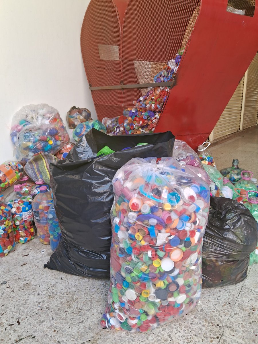 PescaditosM's tweet photo. Nuestra colecta de #Tapitas Nuestro corazón ❤️ es grande gracias a las personas que nos apoyan!! @DesireeNavarro @auroramonsekhr1 @giogutierrezag @MPmercados1 @PArsof @garc23575 @azul49provi @EDGAR20192459 @JuanPabloROCH3 @EvidenciaLa @osozul @cravi @VECINODEGAM https://t.co/WbXLObgMgn