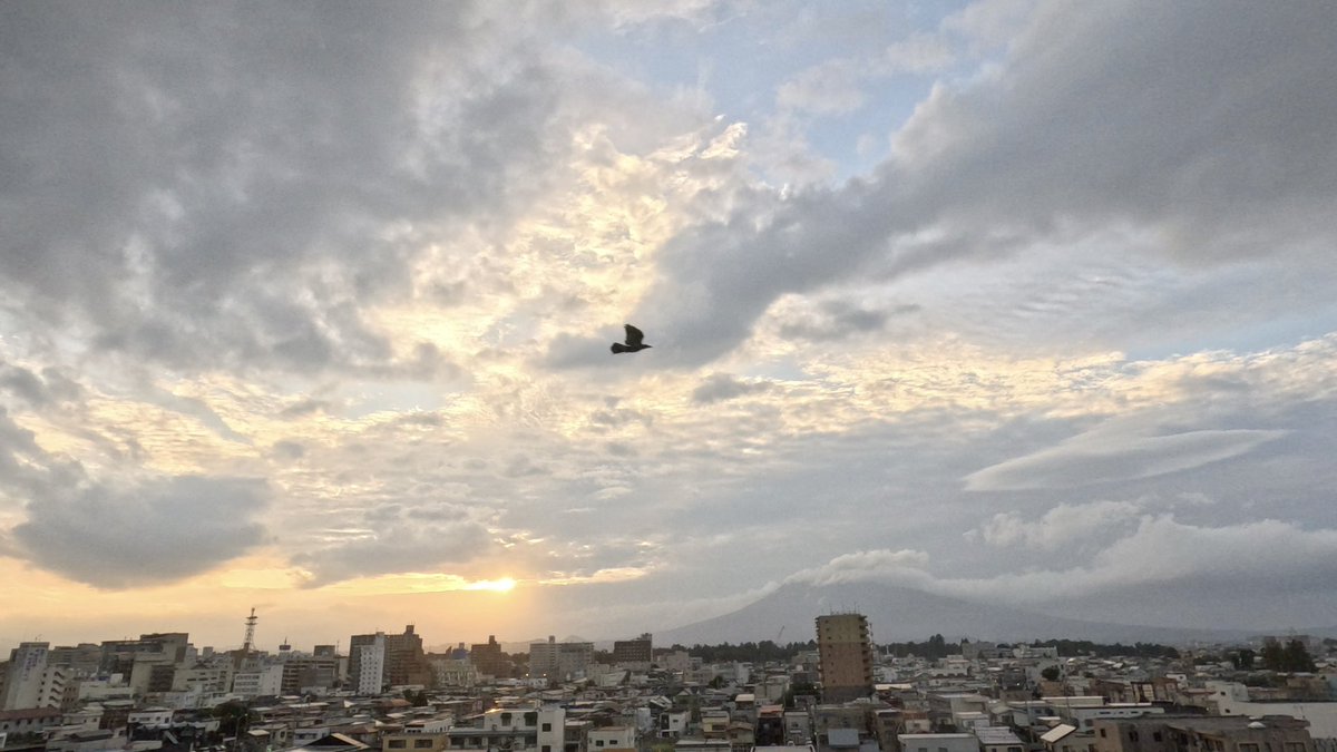 草津の忘れものを取り返しに行くぞ🥎
#弘前の夕焼け
#皇后盃
#全日本総合女子選手権
#夕焼け
#夕陽
#夕日
#岩木山
#SGホールディングス #SGH
#ギャラクシースターズ #GalaxyStars
#ソフトボール #softball
#昇破
#ギャラクシーレボリューション
#ギャラレボ
#いいねいいねSGH
