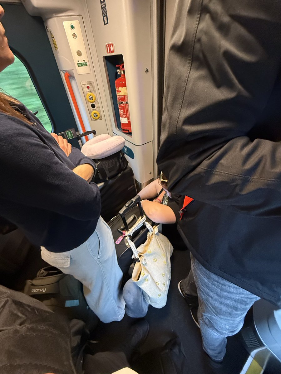 Phil Knowles tweet media