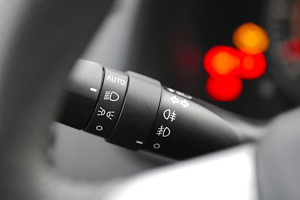 🔦 ¿Qué tipo de #luces tienes en la palanca que está a la izquierda de tu volante? 🚗 Corta, larga, antiniebla, posición... Todas tienen una bombilla 💡 que se puede fundir... ¿Estás seguro de que las tuyas funcionan? 🤔

¡Ven a vernos y las revisamos! 👨‍🔧 

#NeumáticosCervantes