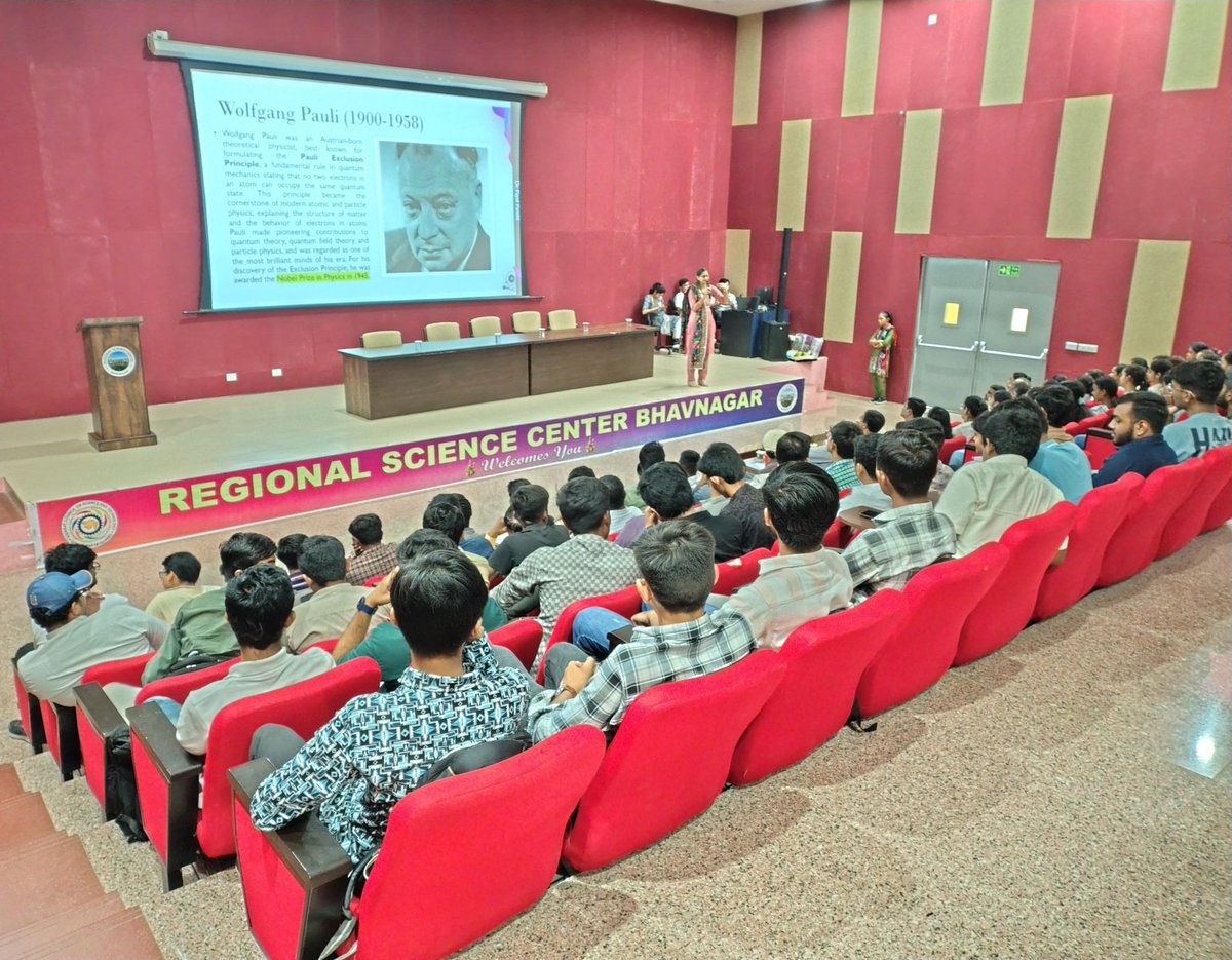 Mayu_ri2002's tweet photo. Quantum leaps in learning..#RSCBHAVNAGAR marked IYQ-2025 with a vibrant outreach program, making quantum science accessible and exciting for all....#RSCBhavnagar #IYQ2025 https://t.co/WzJyNa02aT
