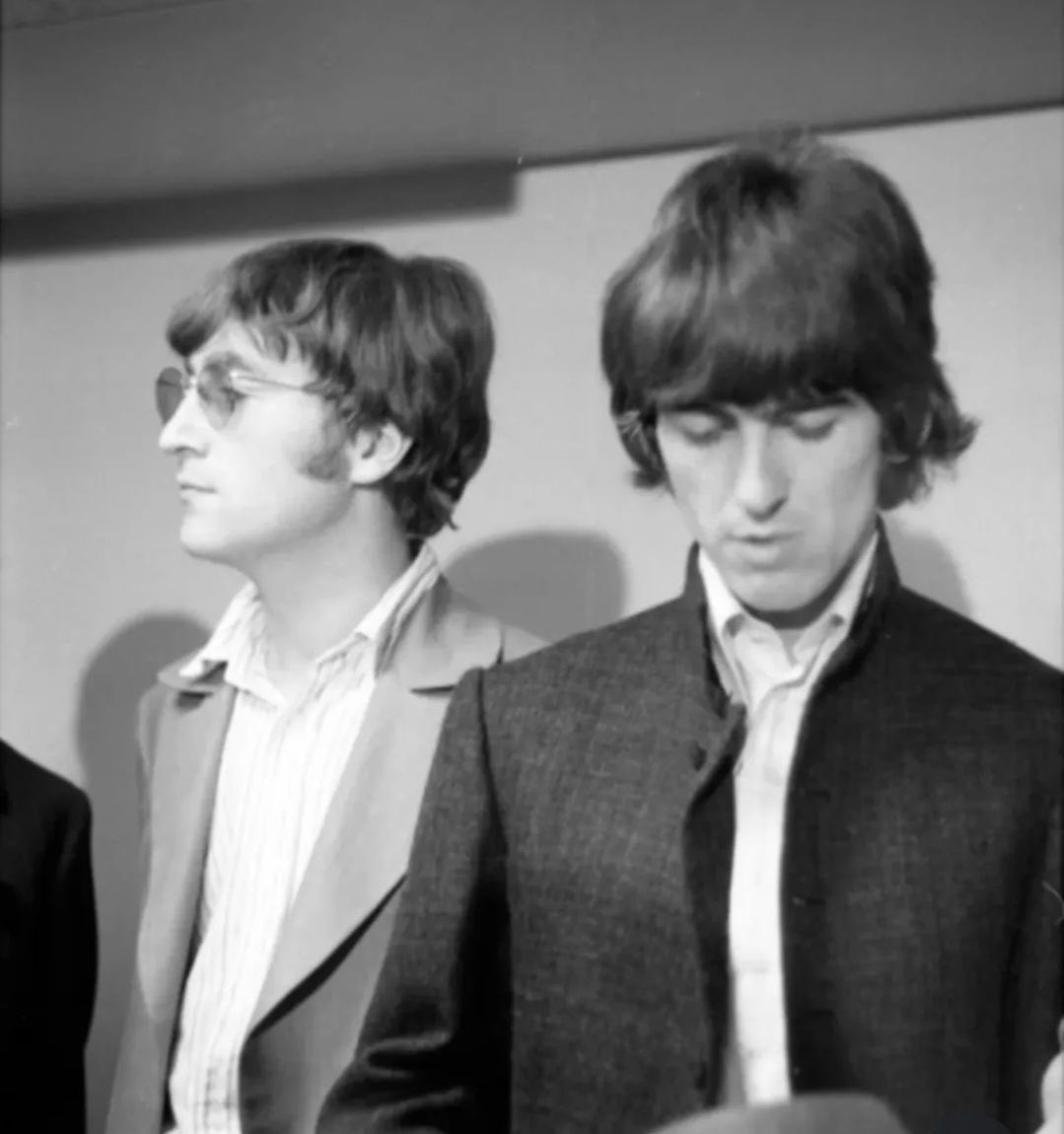 💚💜 (@thinklennison) on Twitter photo 