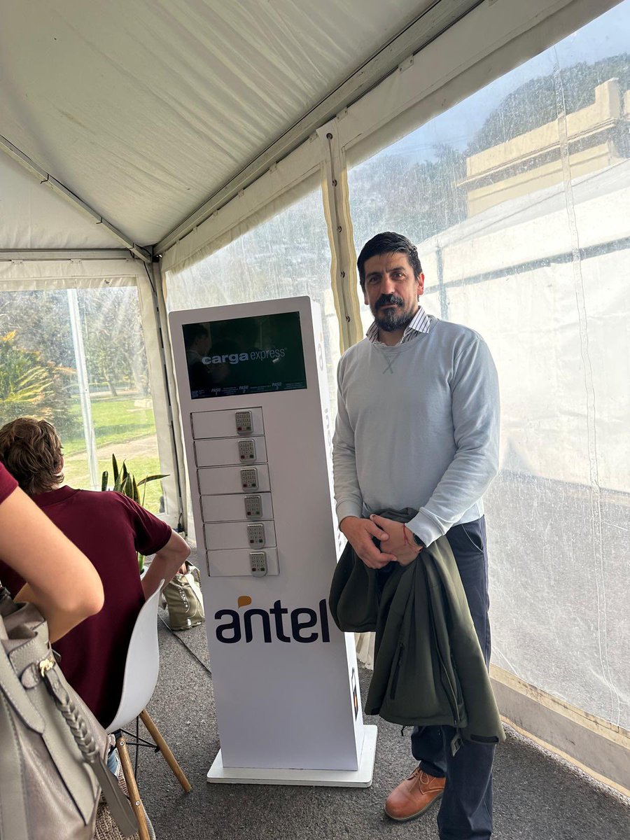 AntelDeTodos's tweet image. 🎓 Seguimos presentes en #UPA en el Campus Luisi Janicki.
👉 Estamos acompañando a nuevos estudiantes en su registro con #TuID, un paso esencial para dar comienzo a su vida universitaria.