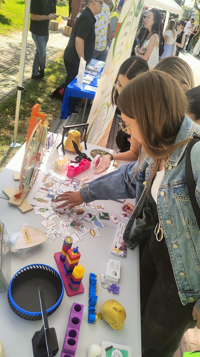 Ayer estuvimos en la feria de bienvenida de la <a href="/usal/">Universidad de Salamanca</a>, recibiendo a todos los estudiantes que este curso estarán por Salamanca 🤗
<a href="/FundacionAfim/">Fundación Afim</a> Salamanca