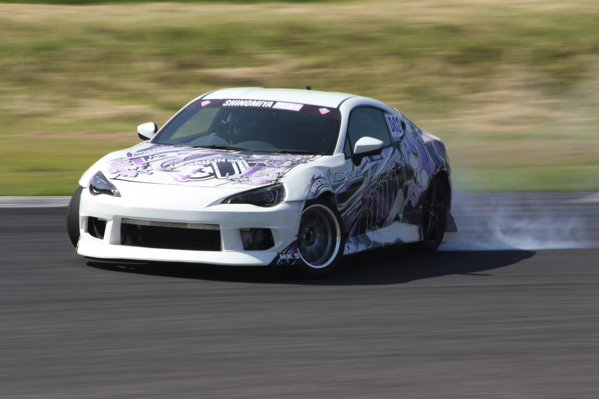Mottii88's tweet image. 早く走りたーーーい🚗³₃
Eight Beatは時間的にケンダ持ってくけど、痛フェスはちょっと試したい
NAでもターボと錯覚する煙出るタイヤ求！
ライフはめっちゃ剥がれやすいとかじゃ無ければ気にしない！