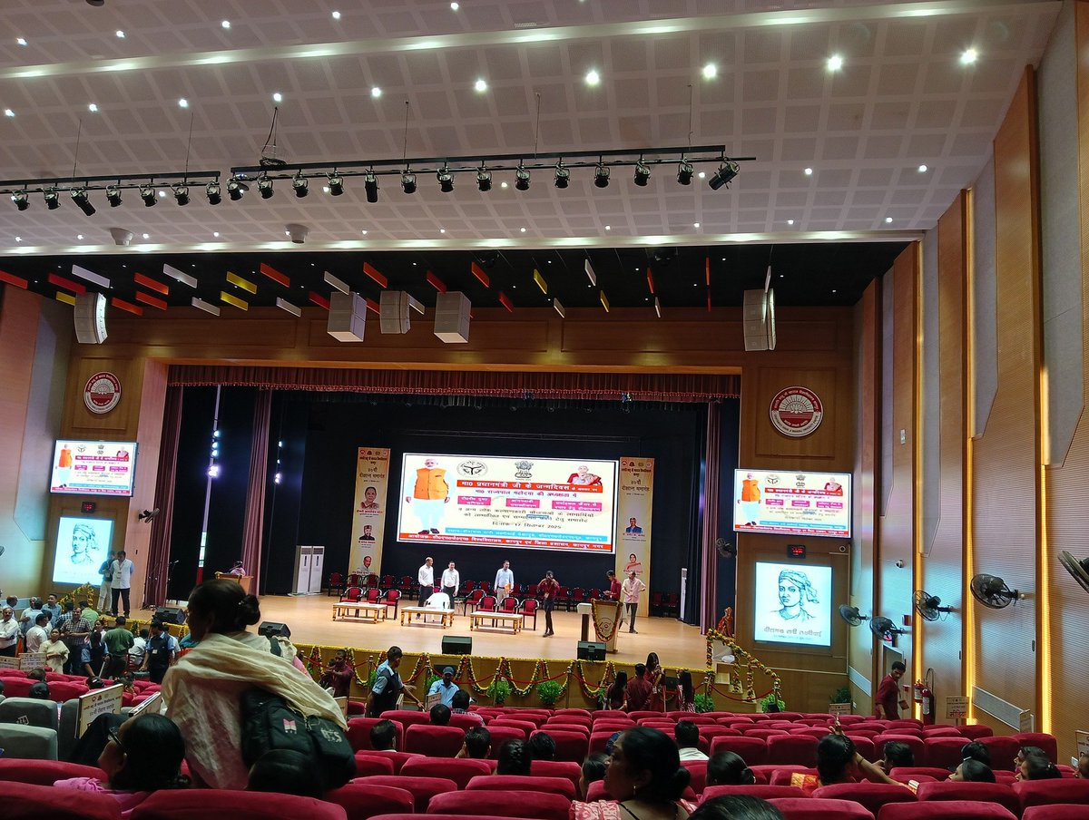 saurabh4u_'s tweet image. &quot;Convocation vibes with a volunteer’s pride at CSJMU! #Experience #CSJMU&quot;
@csjmu_alumni @csjmuofficial 
#csjmuniversitykanpur #university #convocation #convocation2025 #csjmu #saurabh4u
#saurabh4u