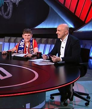 OLYMPIACOS - PAFOS

𝑯𝒐𝒚 es su día.
𝑯𝒐𝒚 son un poco más felices.