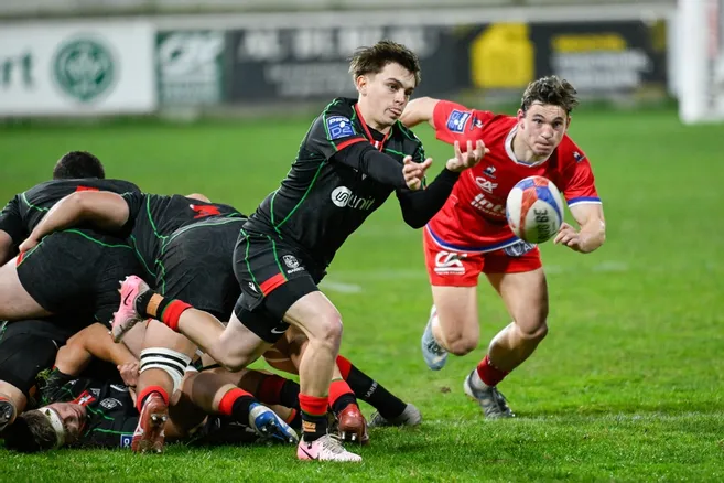 Montagnecorreze's tweet photo. Champion de France en 2024 avec les Crabos du CAB, Anoa Laurent poursuit son apprentissage du côté du Biarritz Olympique où il a reçu les félicitations de... Pierre-Henry Broncan.
https://t.co/bcWYwBQVuA https://t.co/BcHsNpAXFI