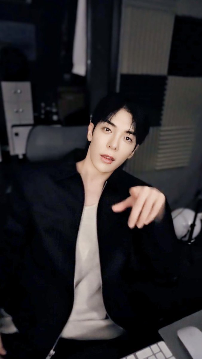 어디서 봤더라? 
어? 너!