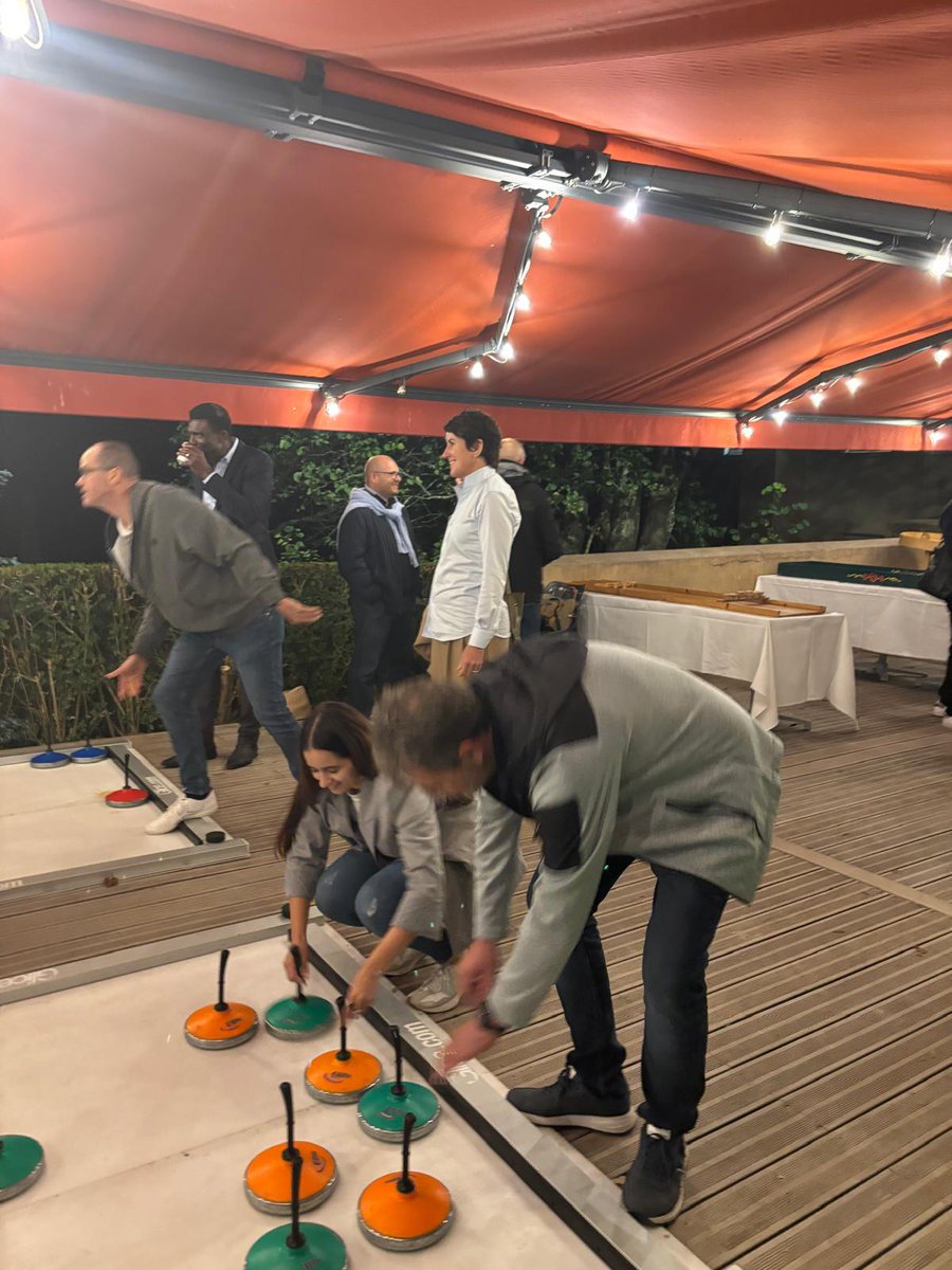 🥌 Troisième manche pour nos Apéros Curling… et c’est Lyon qui a relevé le défi.

Un rendez-vous original pensé pour échanger avec nos partenaires et clients !

Merci à OpenText et NeoVad, ainsi qu’aux nombreuses sociétés présentes pour cette belle soirée.