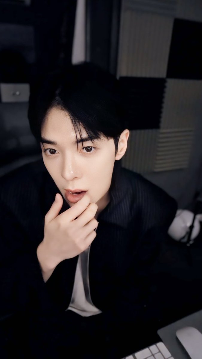 sosugo53's tweet photo. 입술 만지는거 너무 좋아 
캡처를 몇개를 한거야 ㅋㅋㅋ https://t.co/lr9e5WBt3s