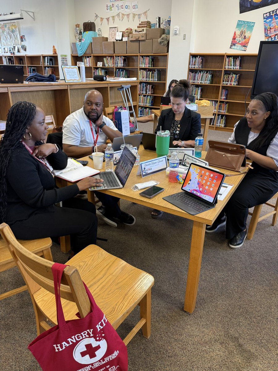 Region5_DISD's tweet photo. Region V Principals are on ๐ฅ! Digging into data, swapping genius ideas, and leveling up together. Big shoutout to Chief Huitt for dropping some serious inspiration on our amazing crew! ๐๐ฌ #ElevatingExcellence #RegionVStrong #PrincipalPower @THuittDISD @N_Bernardino @dallasschools