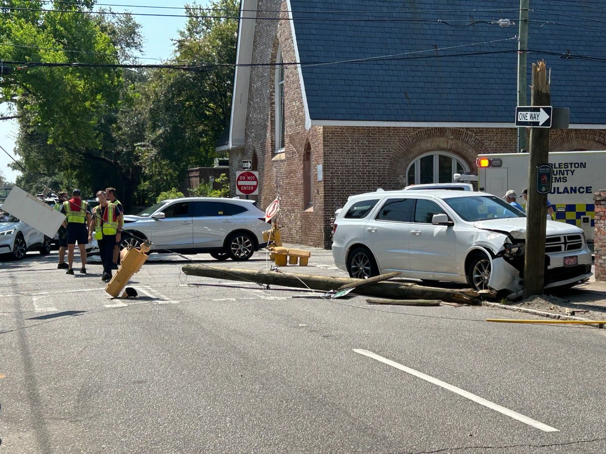 A car accident caused a downed pole and traffic signal outage at Ashley and Bee St downtown. Please avoid the intersection until repairs can be made. #chs #chsnews