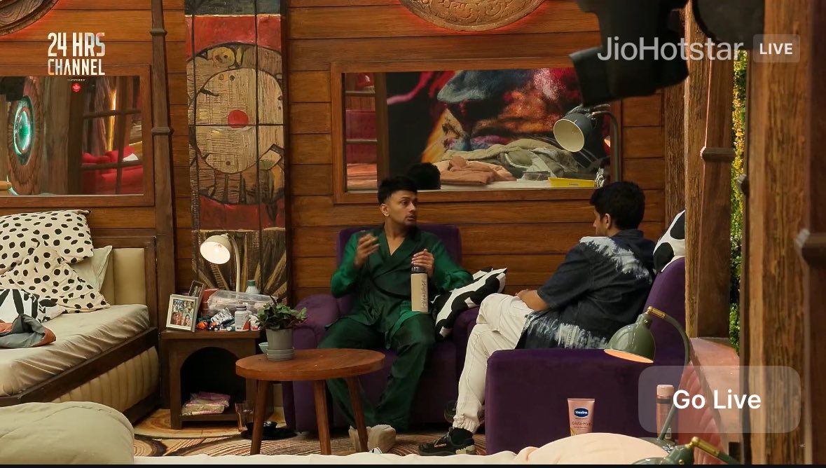 Moment 😁 
#BiggBoss19 #AwezDarbar #GauravKhanna #BB19