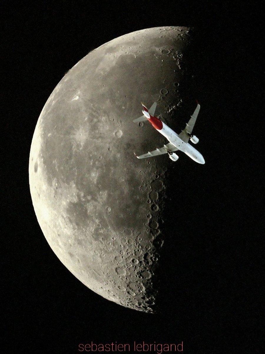 Airbus A320 Iberia 🇪🇦  EC-NVS at 33000 feet. Front the moon. Photo 📷 : <a href="/lebribri/">sebastien lebrigand</a> (France)
