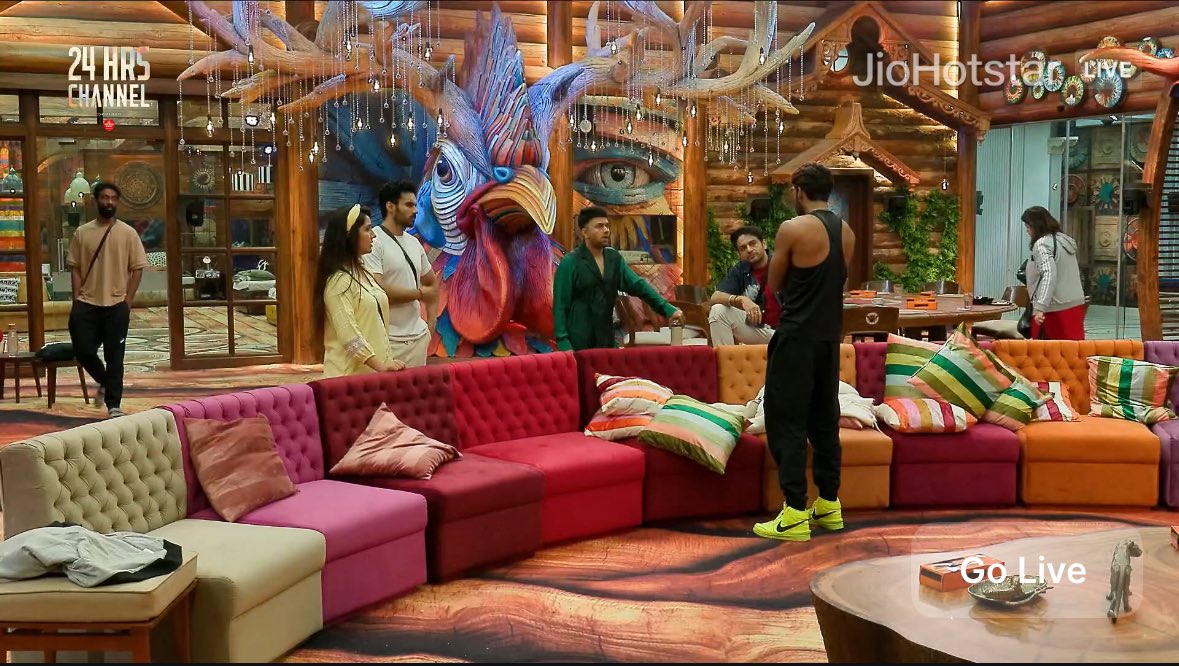 #BB19LiveFeed

#GauravKhanna - Saare non veg wale daal chawal toh lete he hai na toh #AbhishekBajaj kyun nahi khaye? Mene usko pucha ki Paneer le raha kya toh bola nahi lunga toh kya problem thi? #AmaalMallik khud khaya hai Daal aur roti

#BiggBoss19