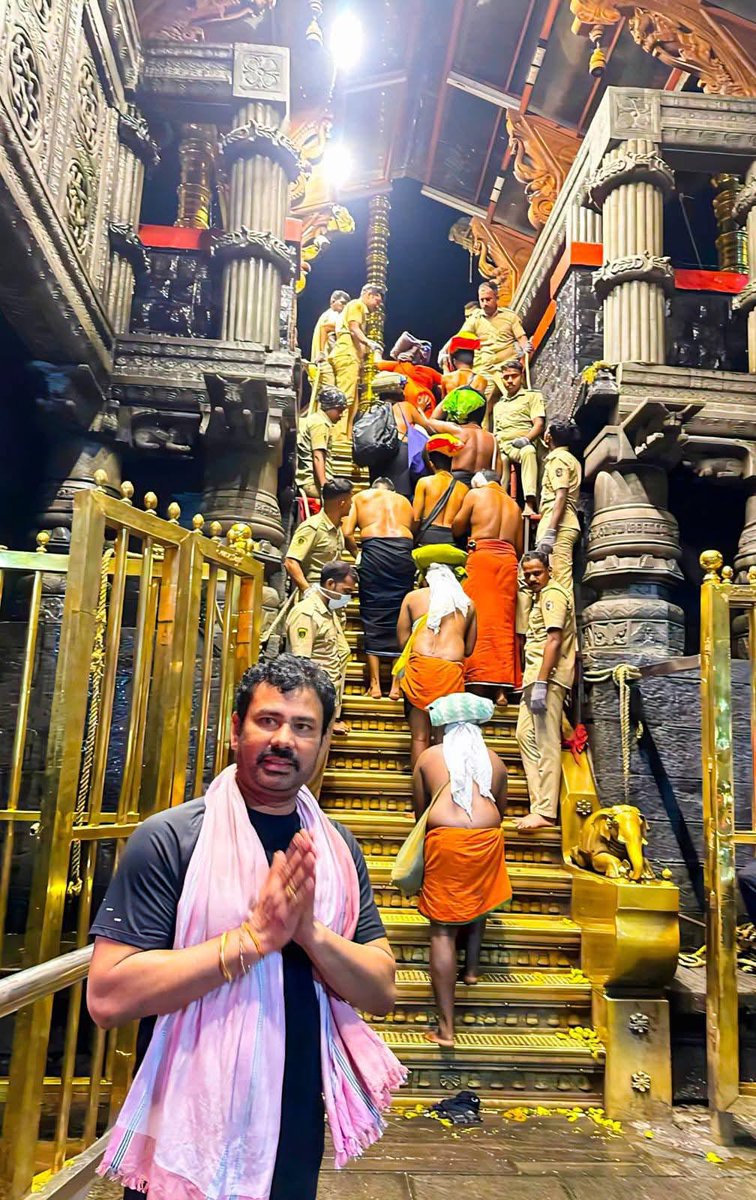 UttarandhraNow's tweet image. శబరిమల అయ్యప్ప స్వామివారి దివ్య దర్శనం చేసుకున్న గ్రేటర్ విశాఖ వైసీపీ అధ్యక్షుడు కేకే రాజు. 

#Sabarimala #KKRaju #Kerala #UANow