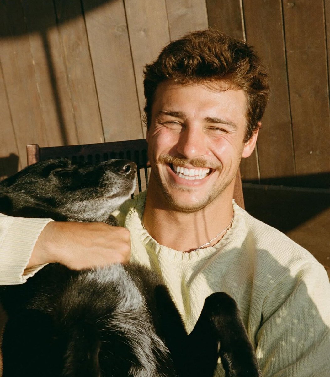 xLittlePainter_'s tweet image. ——— JEREMIAH COLLINS.

Pintor a tiempo completo. Perdón de antemano si os saludo con la cara y las manos manchadas. Podemos tomar té calentito en invierno. Estáis invitados a mis paseos con Van Gogh.

   — Rol extenso.
   — Bottom lean.

RT para difundir.
Like y os saludo por DM.