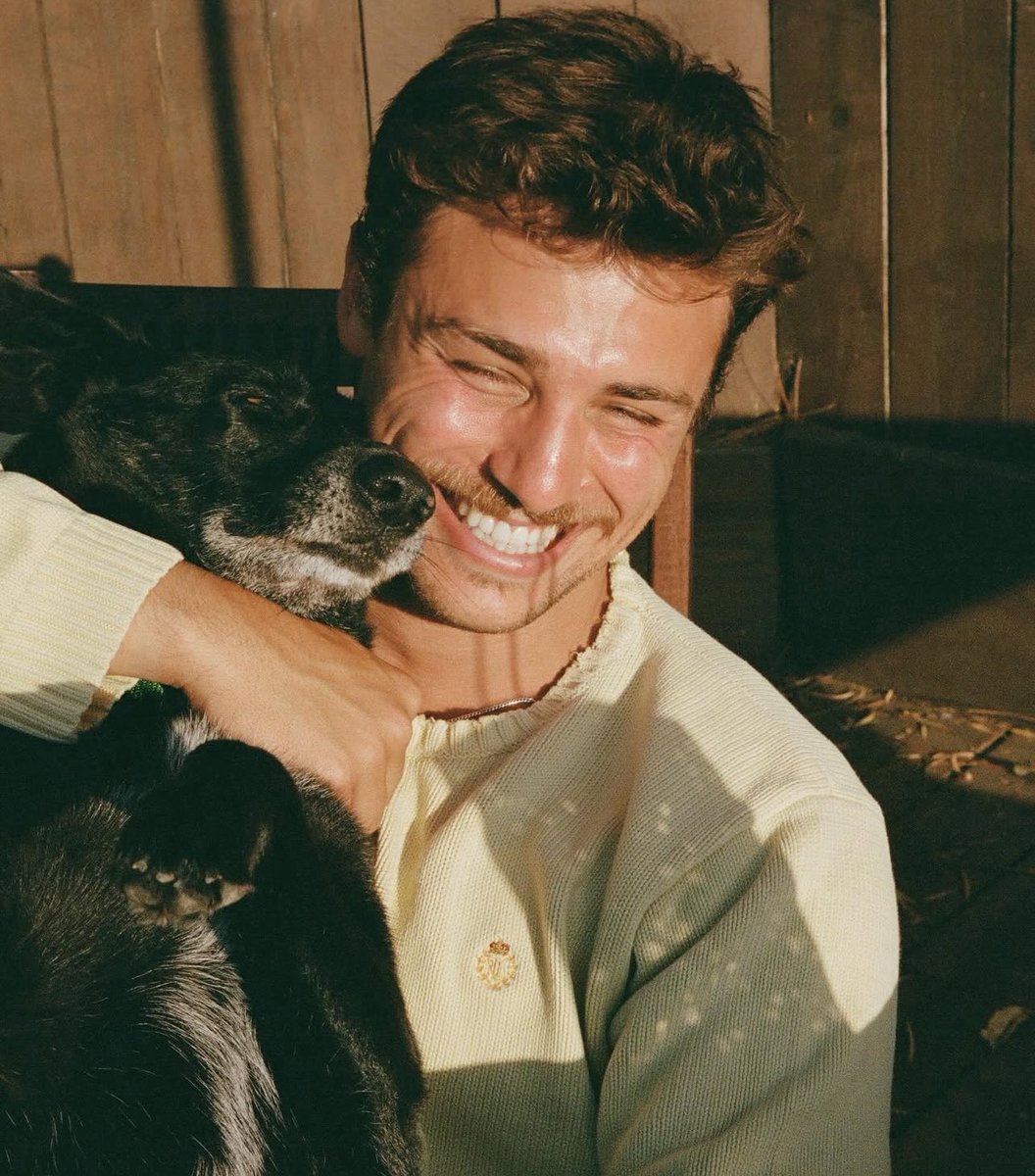 xLittlePainter_'s tweet image. ——— JEREMIAH COLLINS.

Pintor a tiempo completo. Perdón de antemano si os saludo con la cara y las manos manchadas. Podemos tomar té calentito en invierno. Estáis invitados a mis paseos con Van Gogh.

   — Rol extenso.
   — Bottom lean.

RT para difundir.
Like y os saludo por DM.