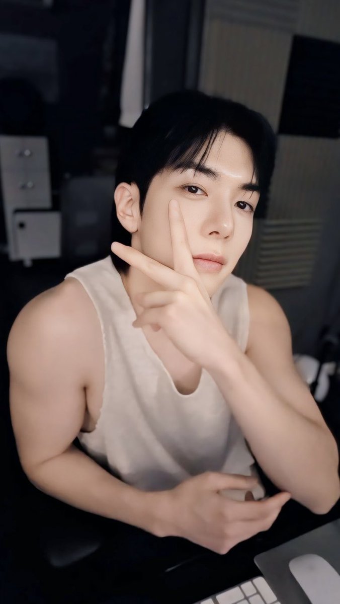 애교는 없지만 
해달라는건 다해주는 남자🫠