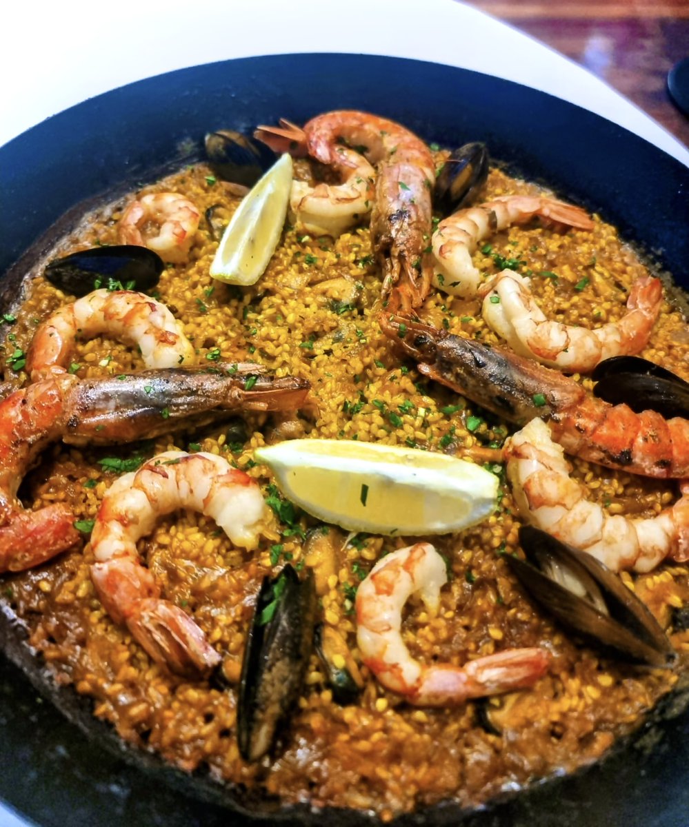 <a href="/carlos_joseph/">Carlos Joseph ✍🏻</a> Día Mundial de la #Paella: dos lugares de la ciudad de Buenos Aires para disfrutar este plato típico son instagram.com/sieterios.ba/ y instagram.com/elcasalrestaur…, que ofrecerán algunos beneficios especiales para disfrutar una receta tradicional de paella de mariscos.