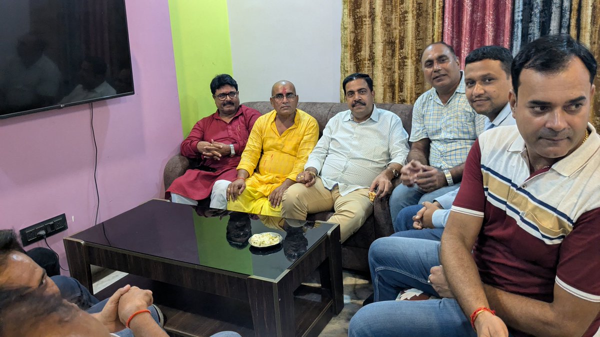 आज कुचायकोट विधानसभा क्षेत्र के बलथरी निवासी "शाही रथ" के ऑनर अमरेश शाही जी के आवास पर आयोजित विश्वकर्मा पूजा के पावन अवसर पर शामिल होने का सौभाग्य प्राप्त हुआ।
इस अवसर पर हमारे साथ रहे बिहार भाजपा प्रदेश कार्यसमिति सदस्य एवं पूर्व विधानसभा प्रत्याशी श्री उमेश प्रधान जी, चिकित्सा