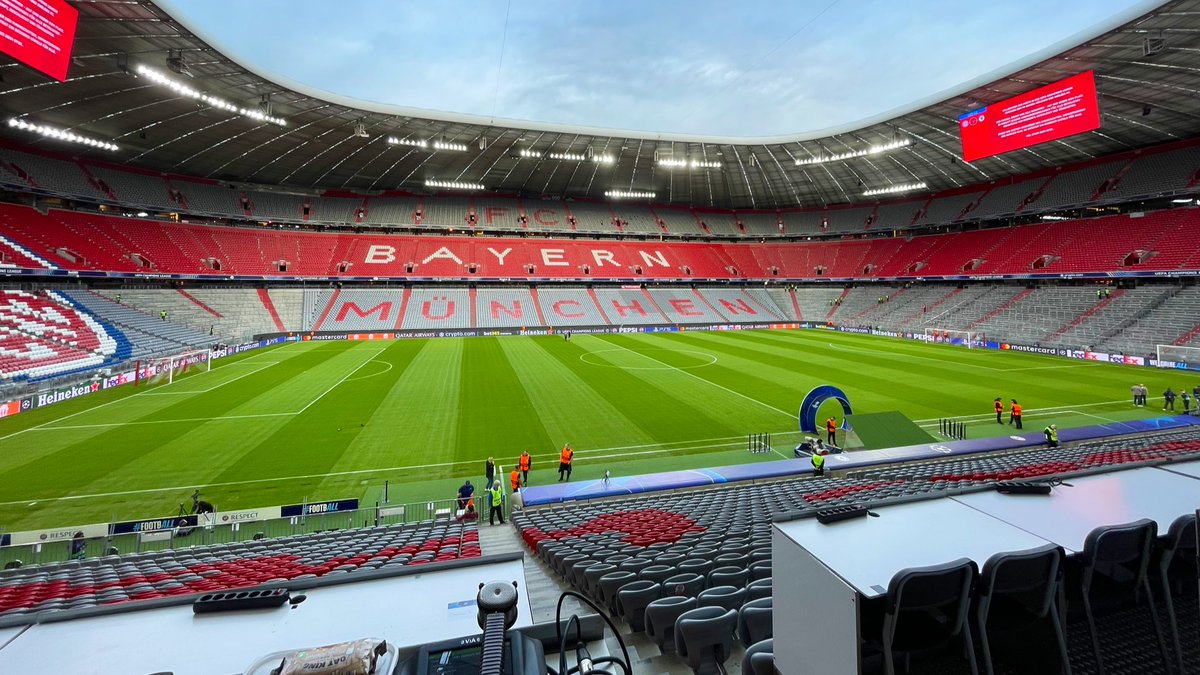 View from the commentary box... 👀 

<a href="/FCBayernEN/">FC Bayern</a> 
<a href="/ChelseaFC/">Chelsea FC</a> 

<a href="/5liveSport/">BBC 5 Live Sport</a> 
#BBCFootball ⚽️