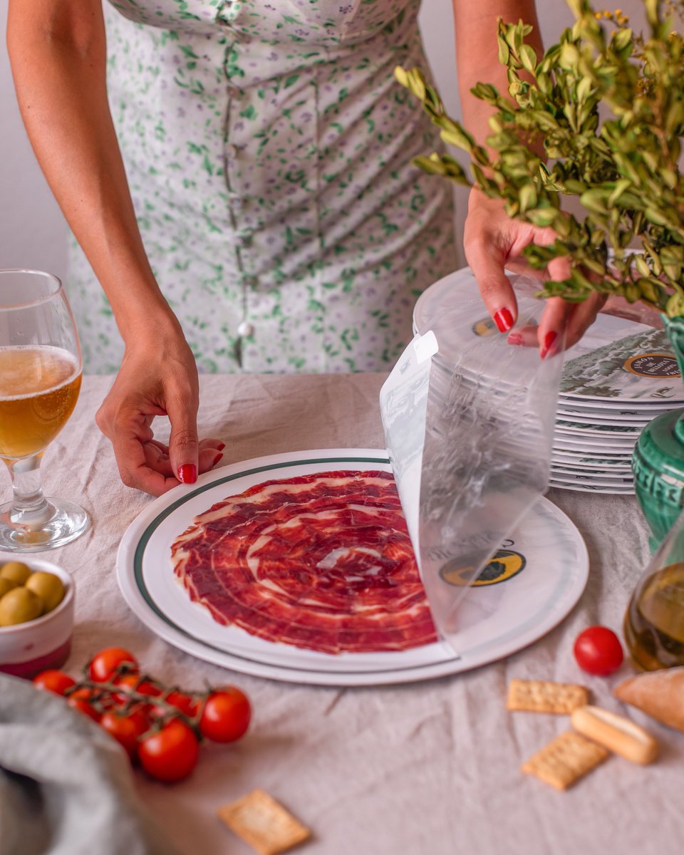 🆕Os presentamos nuestros nuevos loncheados en atmósfera protectora:

▪️ Emplatados por nuestros maestros cortadores 
▪️ Apertura fácil y listos para consumir
▪️ Sostenibles con un 90% menos plástico

El sabor de siempre, ahora con la comodidad y presentación que tu mesa merece.