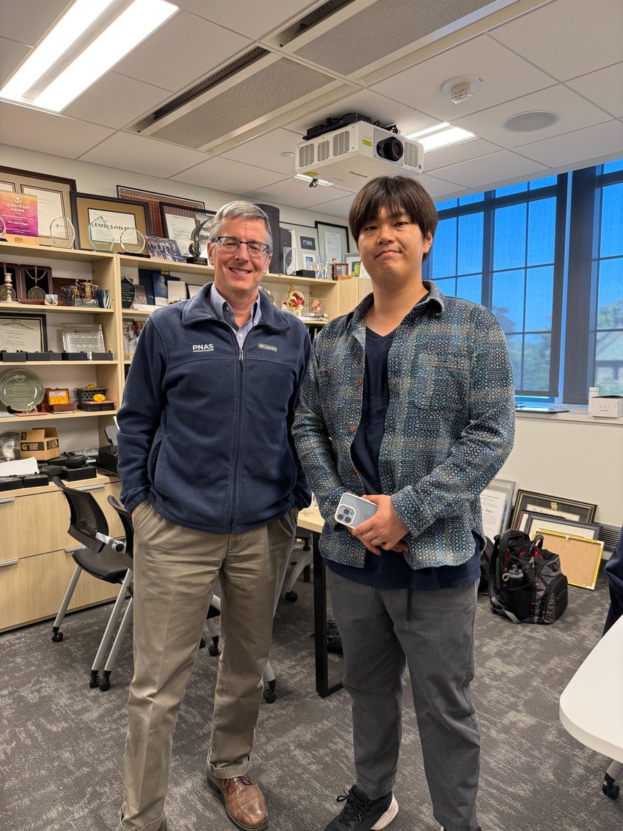 ProfJohnARogers's tweet image. Thanks to Prof. Taiyu Okatani – a faculty member in the Department of Robotics at @TohokuUniPR --- for spending a sabbatical year with us here at our Querrey-Simpson Institute for Bioelectronics at Northwestern University. Taiyu arrived around this time last year with some…