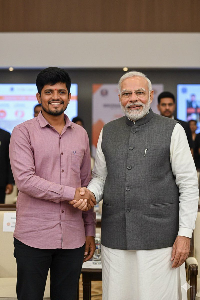 MR4BJP's tweet photo. భారతదేశ శక్తిసామర్థ్యాలను, భారతీయతలోని గొప్పతనాన్ని ప్రపంచానికి చాటిచెప్పి.. భారతదేశాన్ని విశ్వగురువుగా నిలిపేందుకు నిరంతరం కృషి చేస్తున్న గౌరవ భారత ప్రధాన మంత్రి శ్రీ @narendramodi గారికి 75వ జన్మదినం సందర్భంగా హృదయపూర్వక శుభాకాంక్షలు.

#HappyBdayPMModi #NarendraModi https://t.co/GDP6bUUwEi