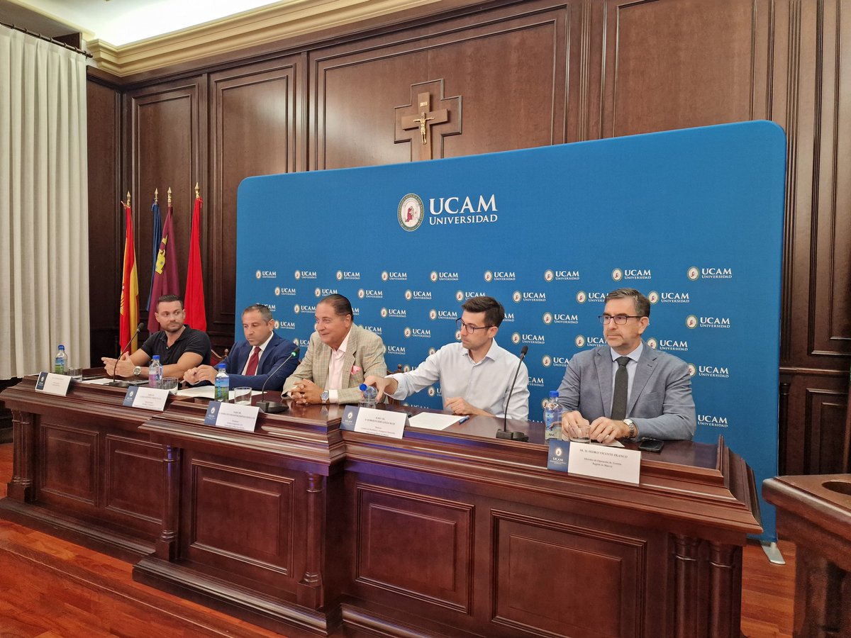 UCAM Universidad tweet media