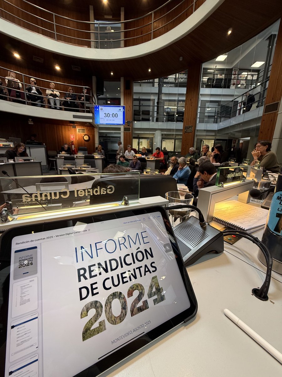 Hoy en la comisión de Hacienda y Presupuesto recibimos al @municipio 
Seguimos escuchando a las distintas delegaciones para cuidar y controlar juntos los recursos de todos los montevideanos.