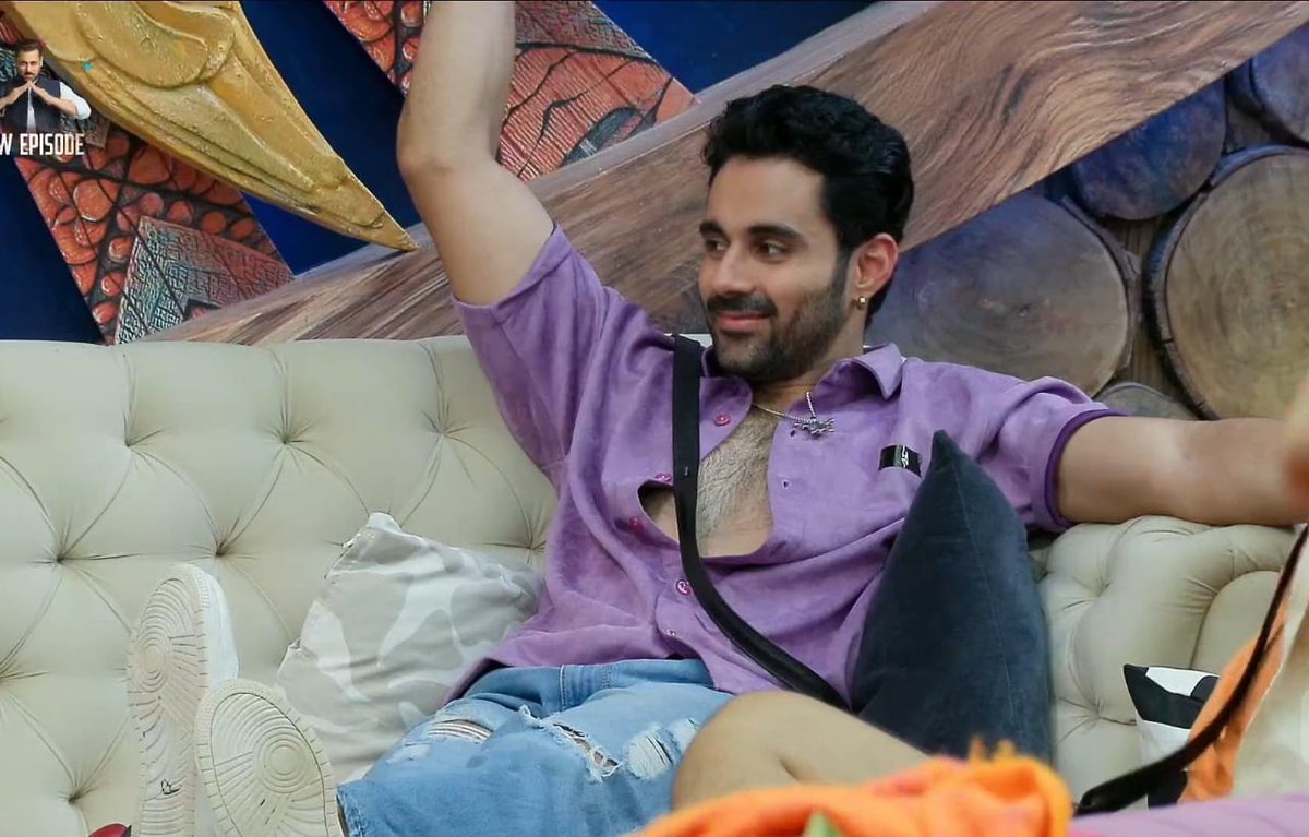 Show is unfair for #AbhishekBajaj

:Baseer took food from Abhi plate - no outrage
:Kuncia took food from zeeshan plate - full outrage

Baseer got defensive - good
Abhishek got defensive in task - bad

Nepo bros hides Stuffs - fun
Abhi throws his tshirt - bad
#BiggBoss19 

Wow 👏🏻