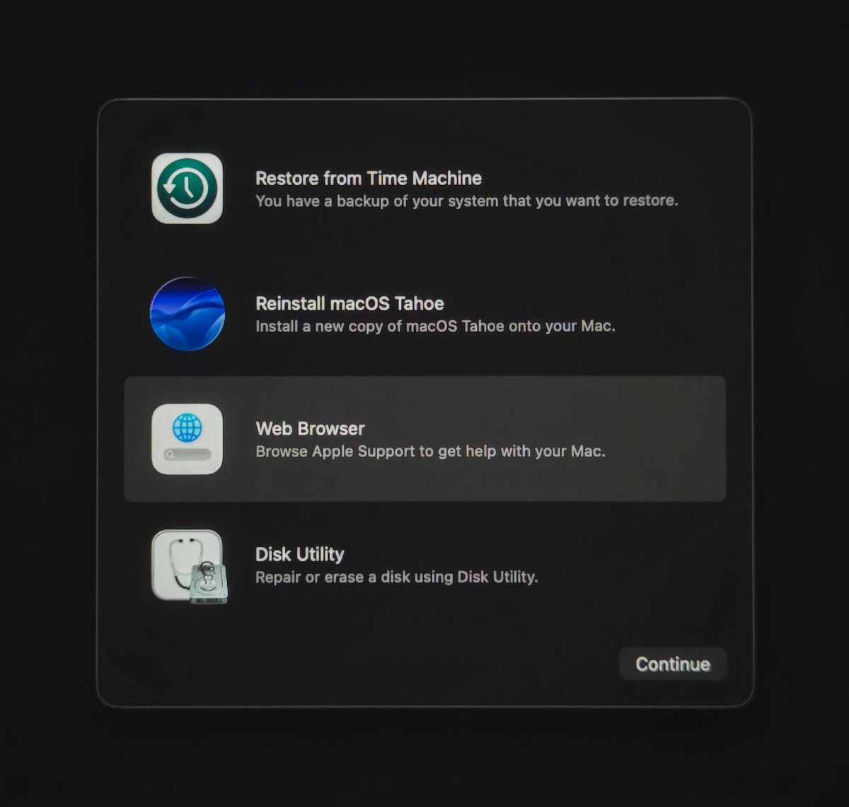 Looks like macOS Tahoe’s Recovery didn’t fully get the Liquid Glass treatment… 😶