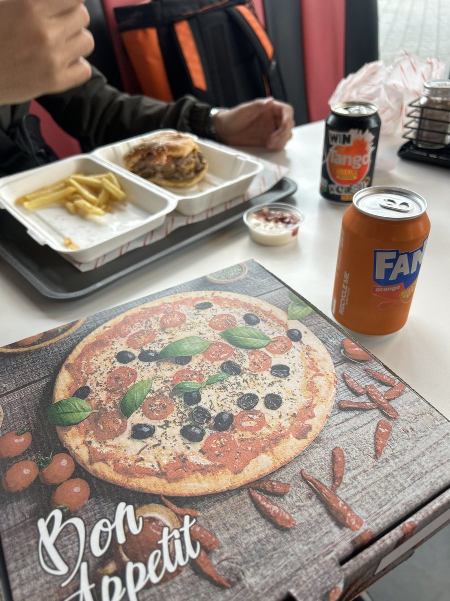 Meetings that start with pizza &gt;&gt;