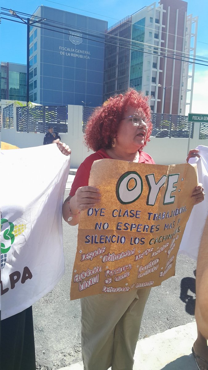 mpbc4's tweet photo. Esta mañana la comunidad La Lima de Intipuca la Unión, exigió frente a la FGR se repiten.los derechos a la vivienda y no más persecución a las comunidades. https://t.co/d9j2Xh5npm
