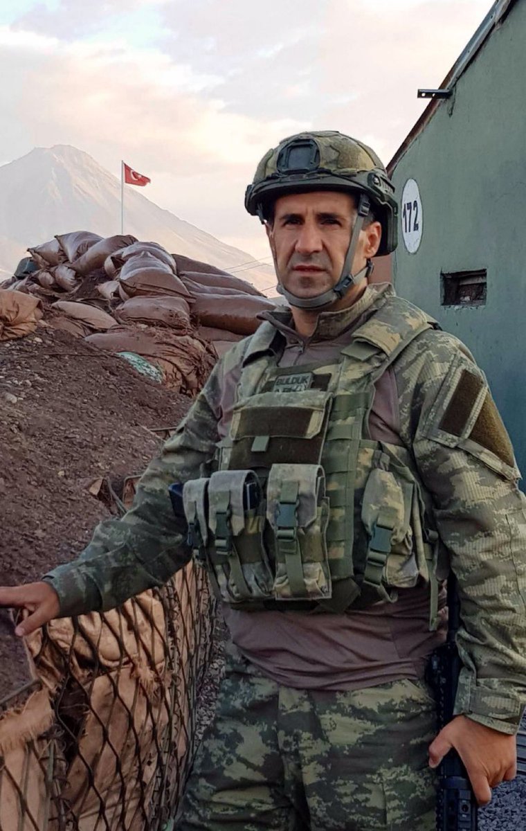 avcemilcicek79's tweet image. Vatansever komutan ve emekli Albay Orkun Özeller tutuklanarak cezaevine gönderildi!
Sözün bittiği yerdeyiz! Yazıklar olsun!
Hep beraber söyleyelim: #OrkunÖzellerYalnızDeğildir