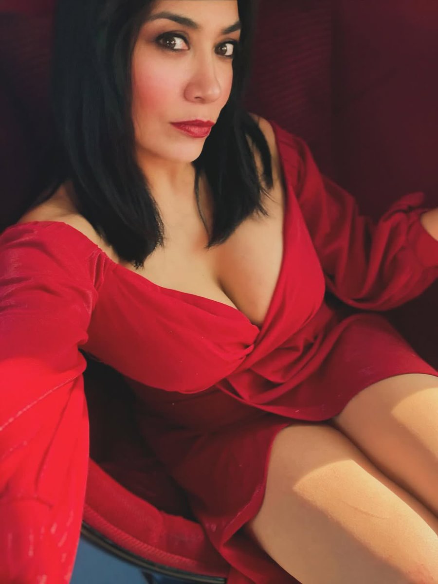 RealMelina's tweet photo. #FirstLoveDay reminds us of our 1st love… mine began w/family. To truly💖 others, I had to 💞myself first. Grateful for my parents, the love I’ve known, & the 💜that keeps flowing.🥰
Love is not just something we find — it’s something we live, give & become.🌹
Sending you all so much💗!