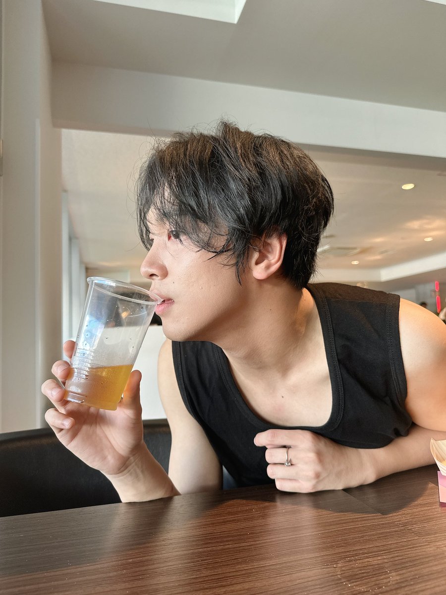 이사진들을 ㅁㅋ가찍었다는 사실에서 오는 참을수없는 꼴림이잇음