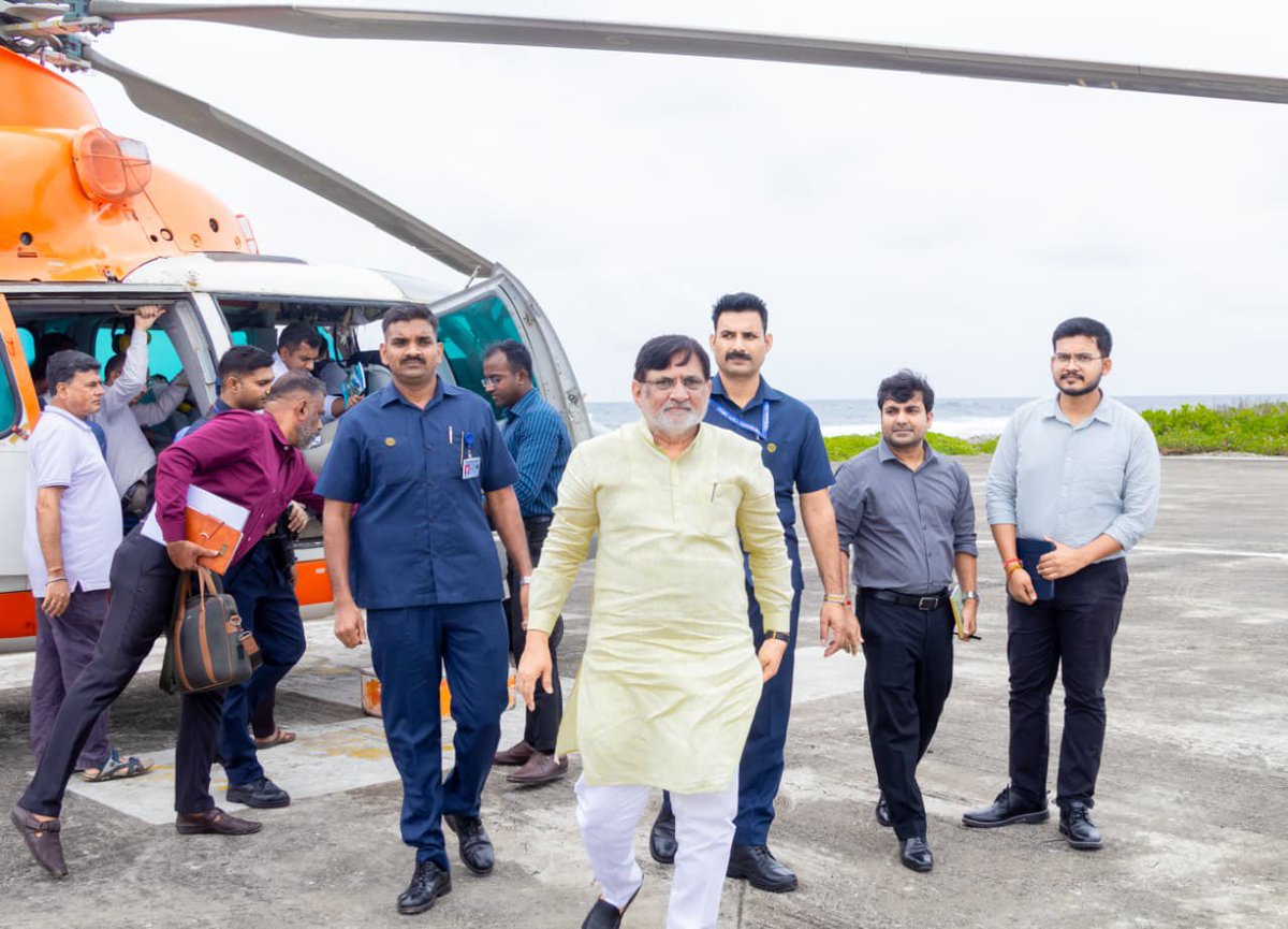 prafulkpatel's tweet image. Today in Kavaratti, Lakshadweep, a review of the ongoing developmental works was conducted to ensure that all projects are progressing smoothly, reaffirming the commitment to the holistic growth and well-being of the region.