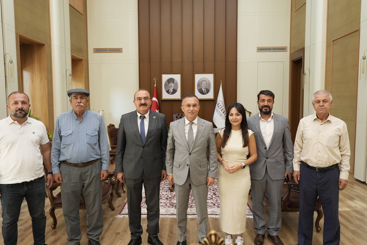 📍Gaziantep

Alevi Bektaşi Federasyonu Genel Başkan Yardımcısı Bülent İlik ve Alevi Kültür Dernekleri Gaziantep Şubesi Cemevi Başkanı Hasan Çolak, Gaziantep Valisi Kemal Çeber’i ziyaret etti.

Yol, muhabbetle ilerler; diyalog köprüler kurar.

#AleviGündemi